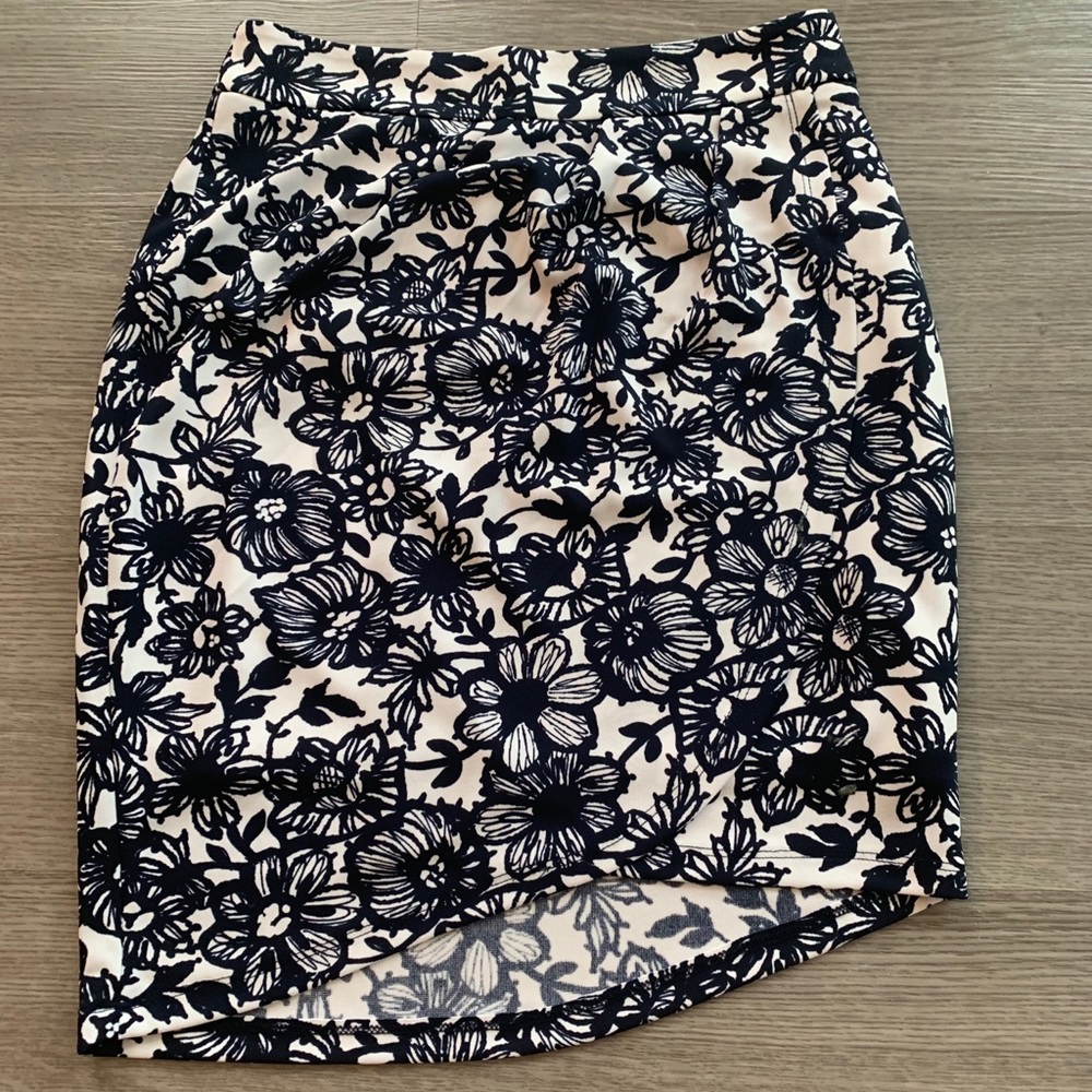 Limited printed skirt (brand new)